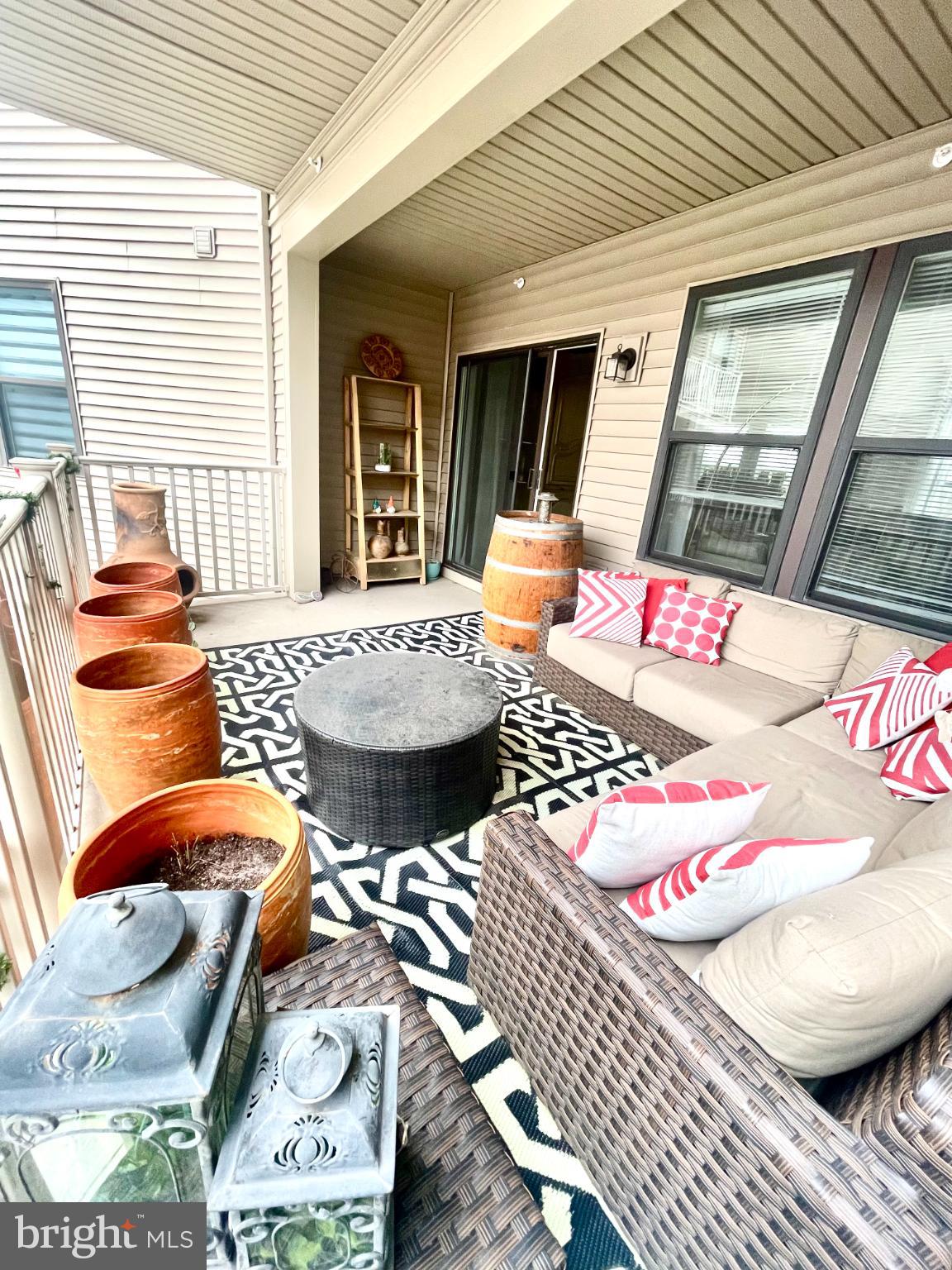 ONE LOUDOUN - Residential