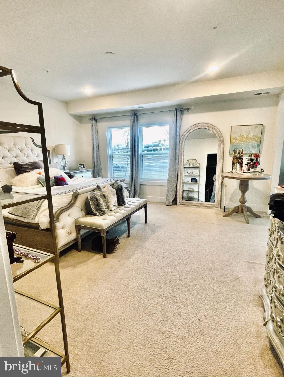 ONE LOUDOUN - Residential