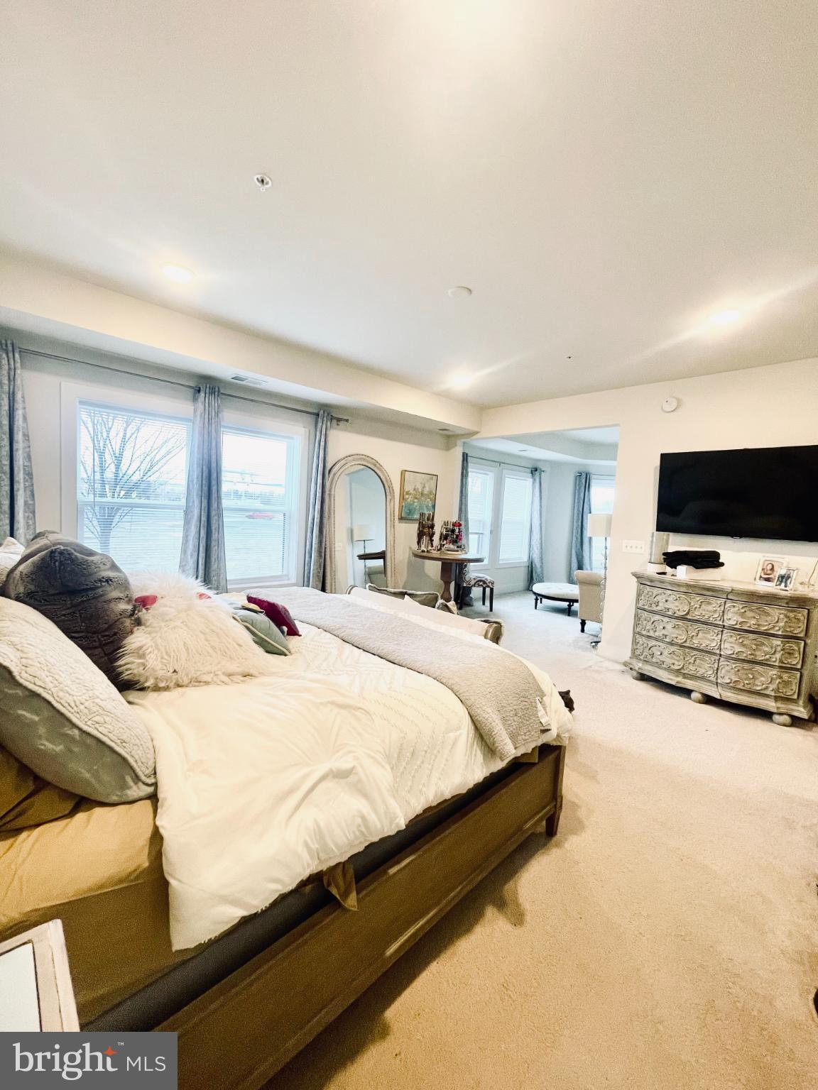 ONE LOUDOUN - Residential