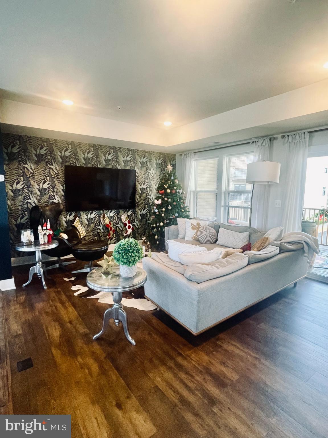 ONE LOUDOUN - Residential