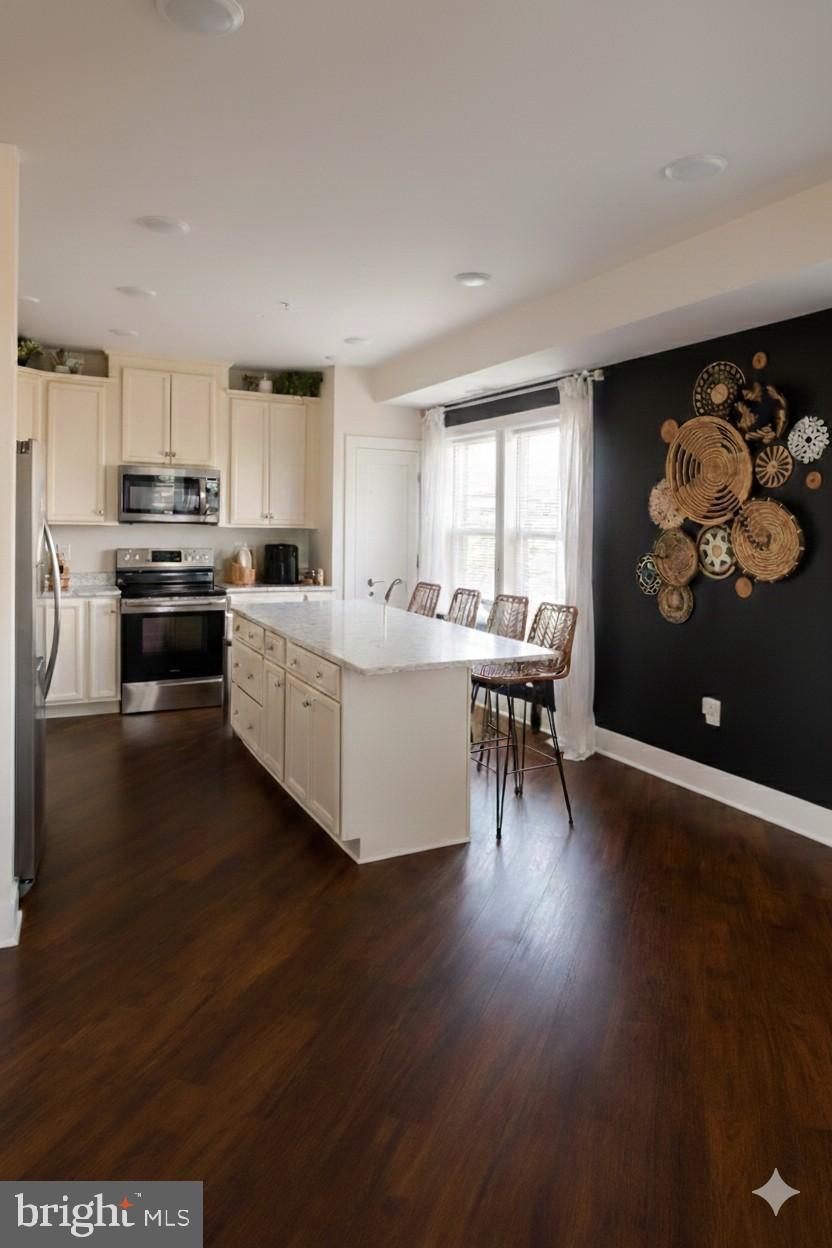 44794 TIVERTON SQUARE