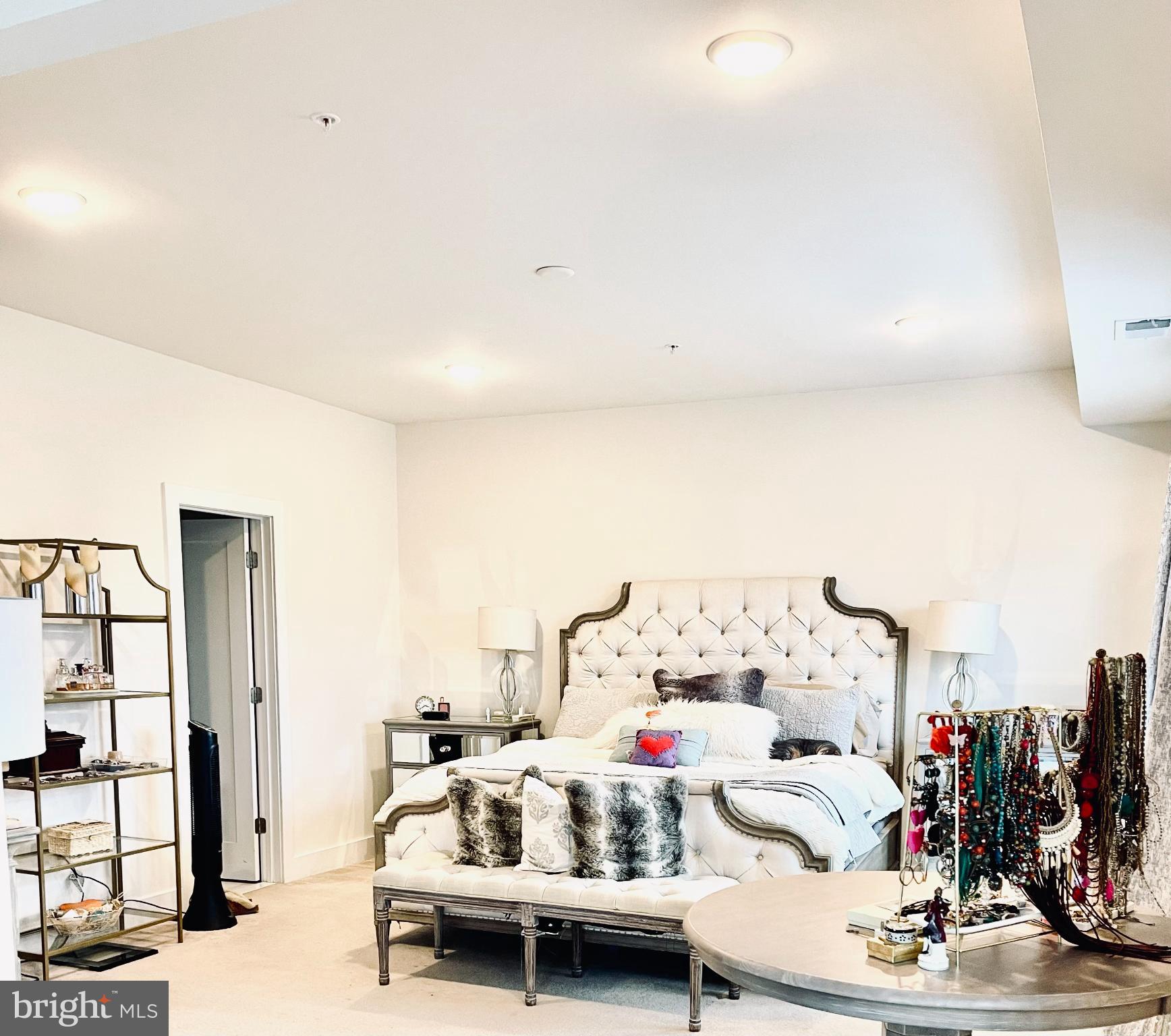 ONE LOUDOUN - Residential