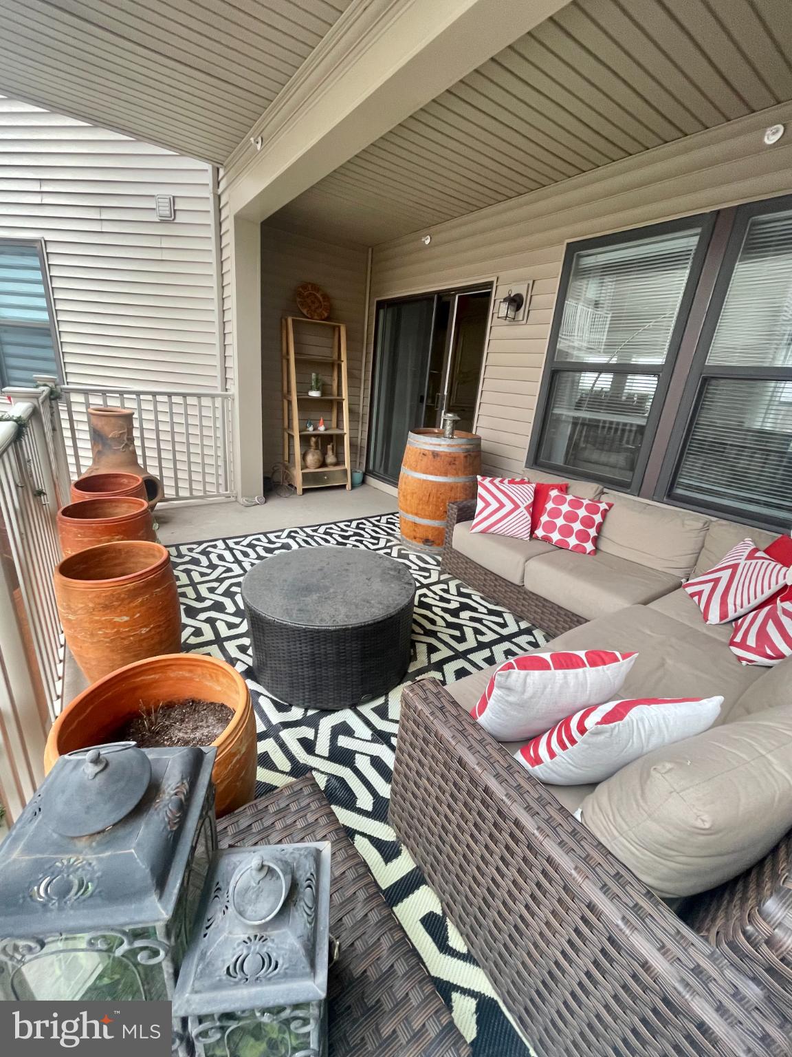 ONE LOUDOUN - Residential