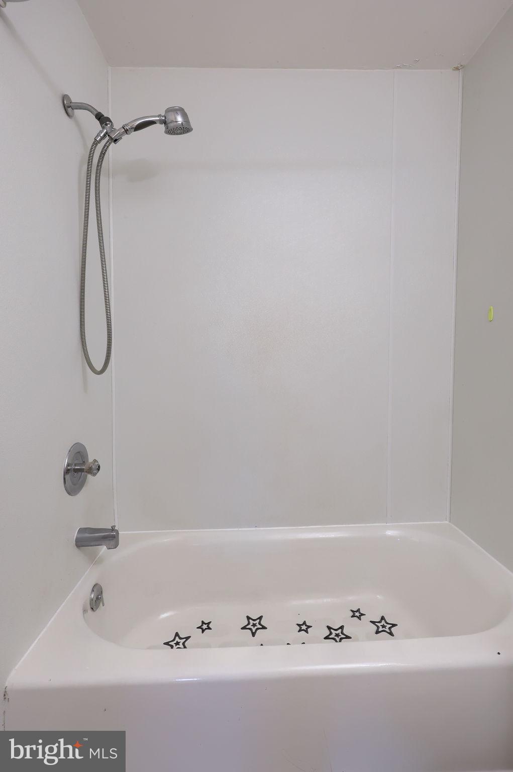 LEXINGTON WOODS - Residential