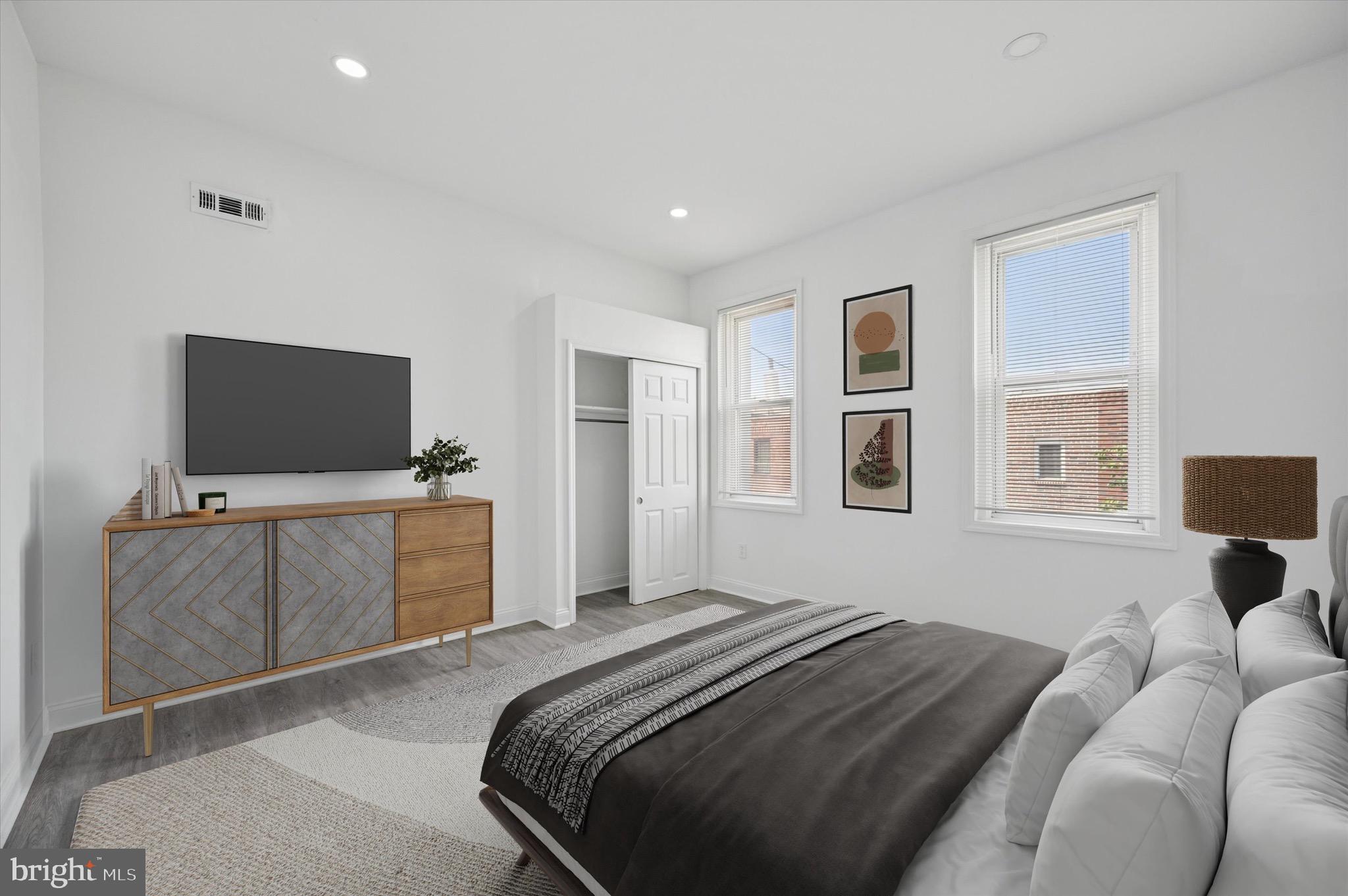 2407 E SERGEANT STREET