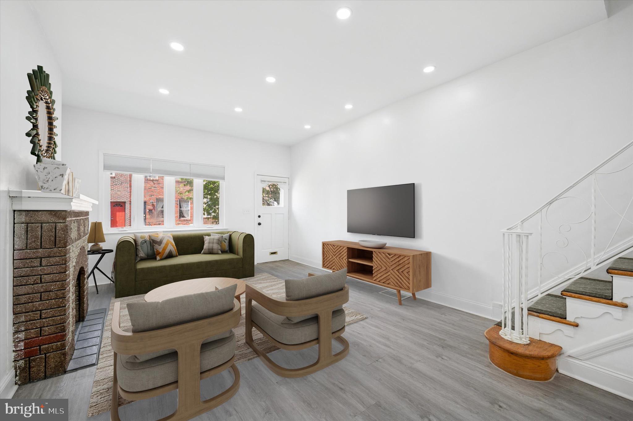 2407 E SERGEANT STREET