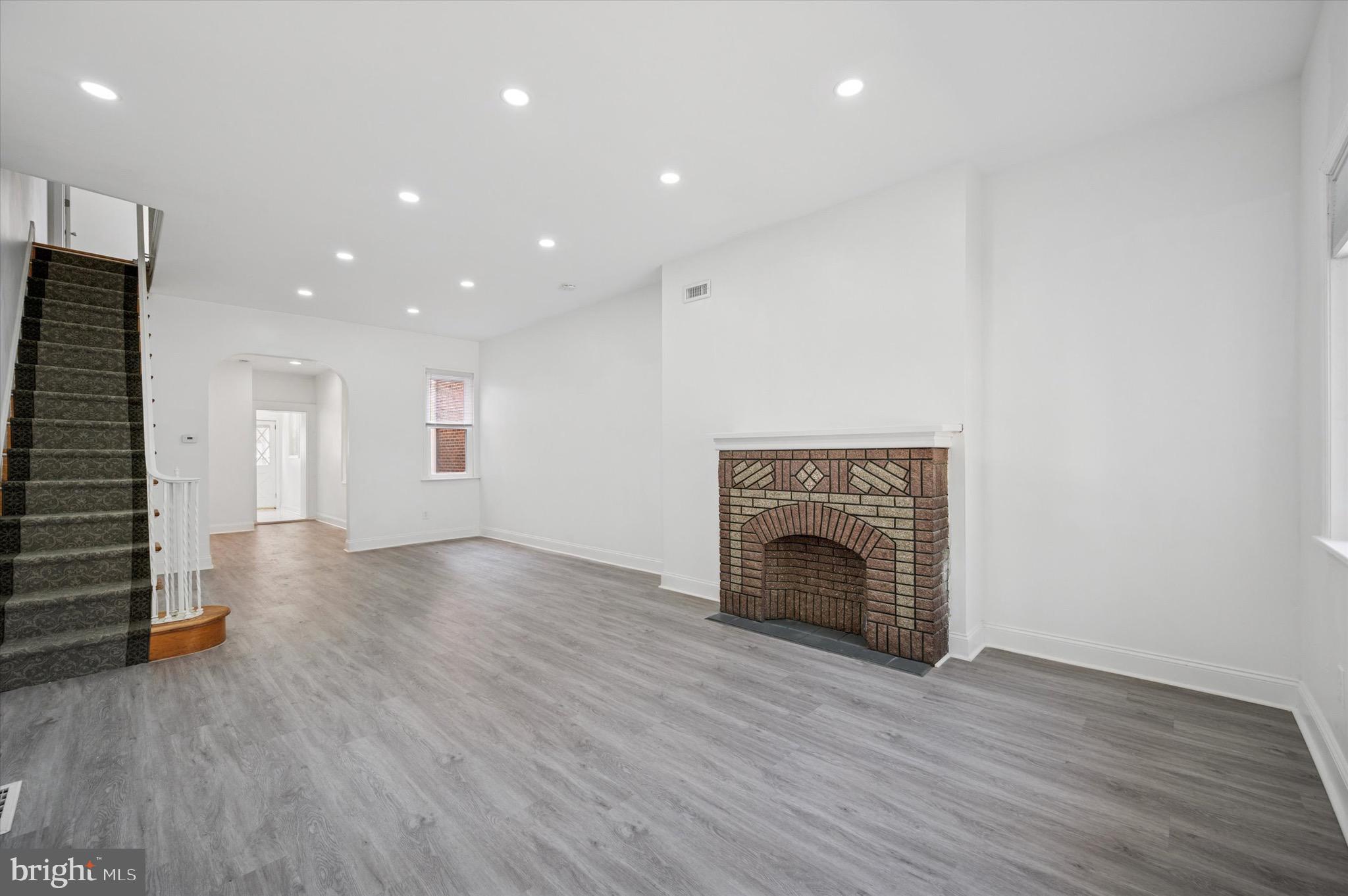 2407 E SERGEANT STREET