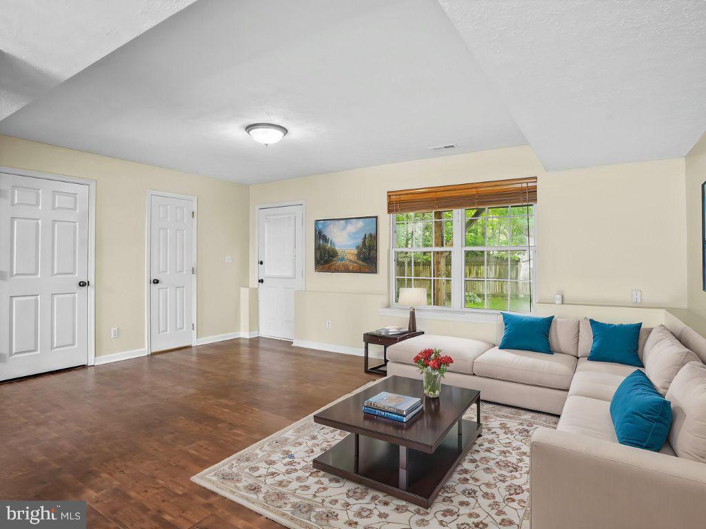 WILLOW WOODS - Residential