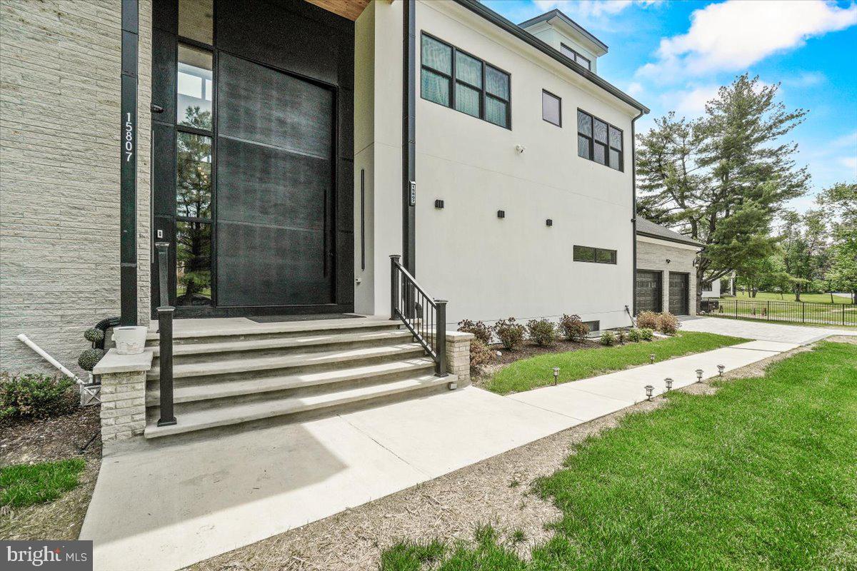 15807 THOMPSON ROAD