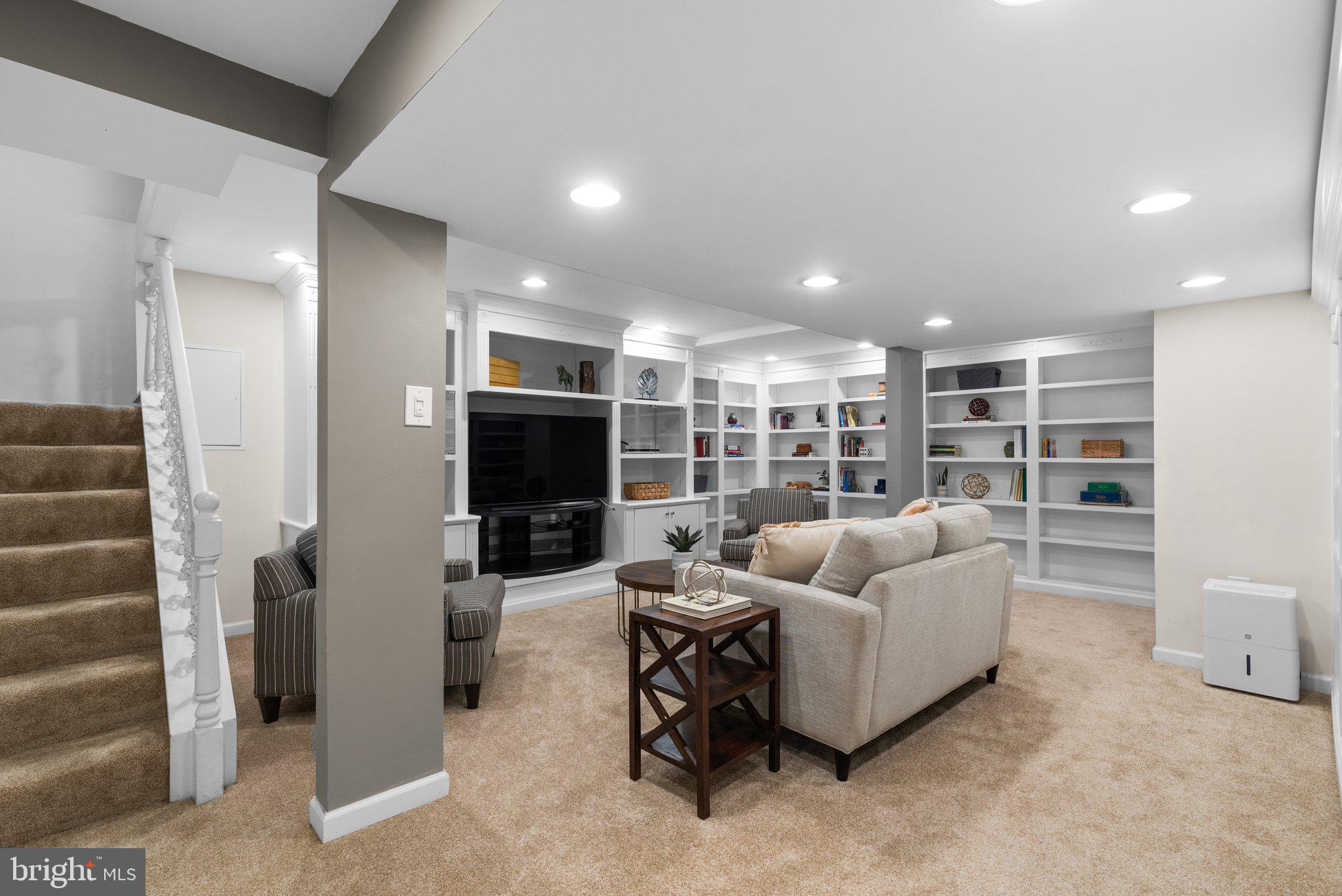 POTOMAC VILLAGE - Residential