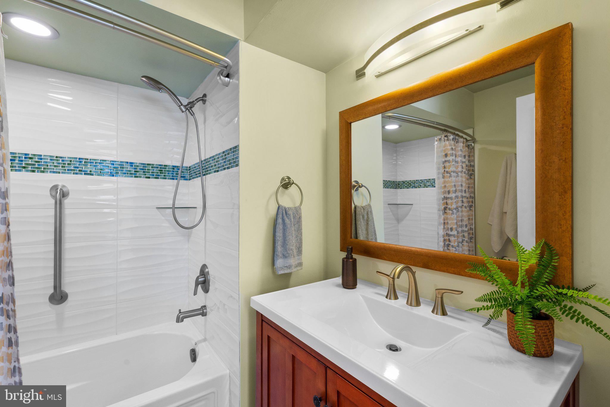 POTOMAC VILLAGE - Residential