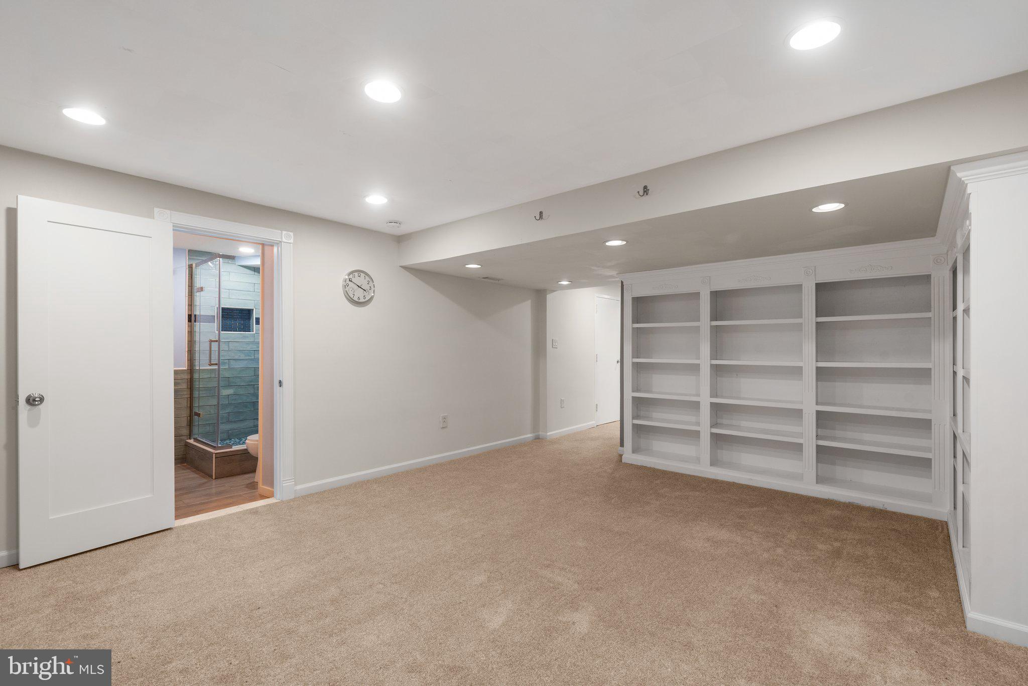 POTOMAC VILLAGE - Residential