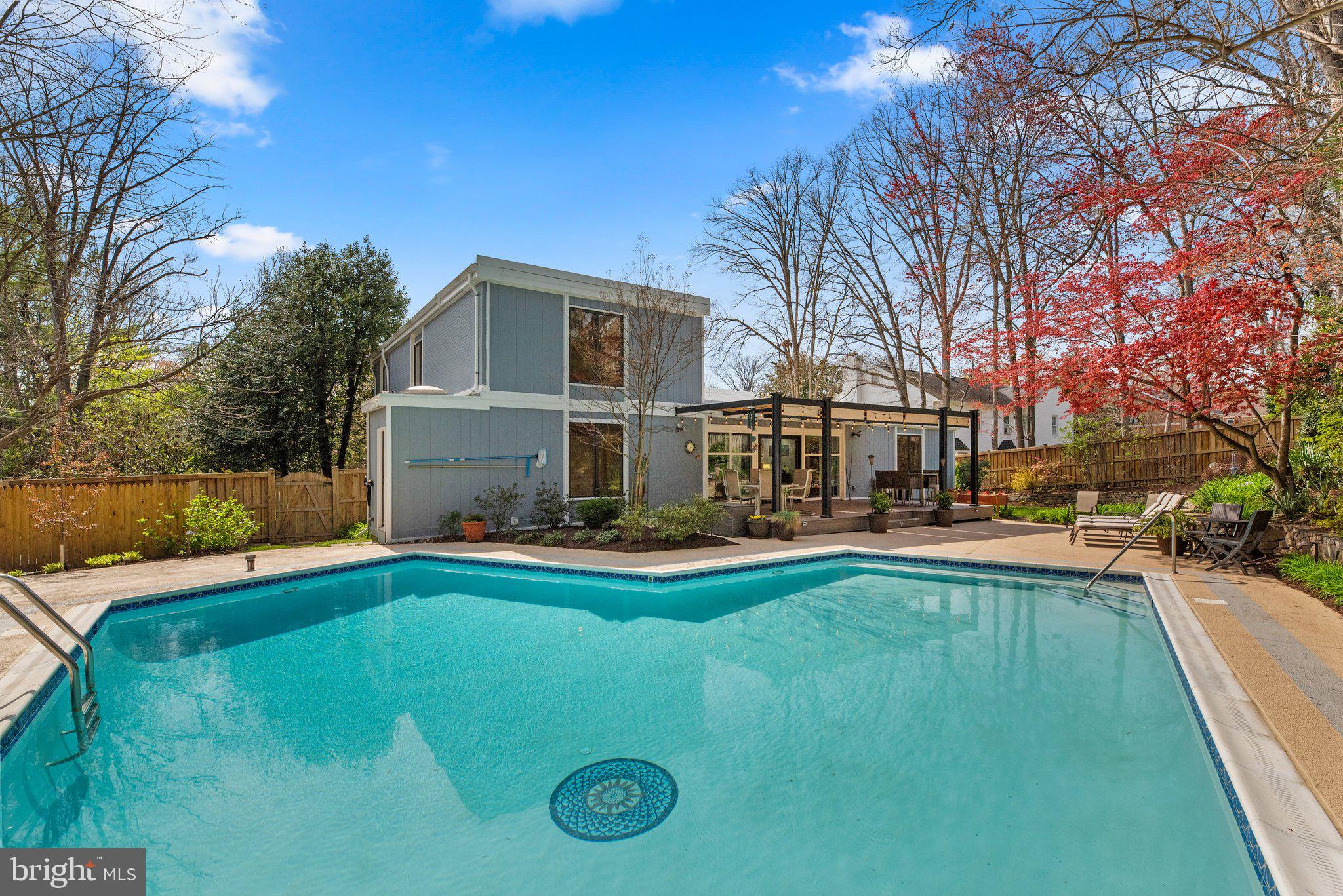 POTOMAC VILLAGE - Residential