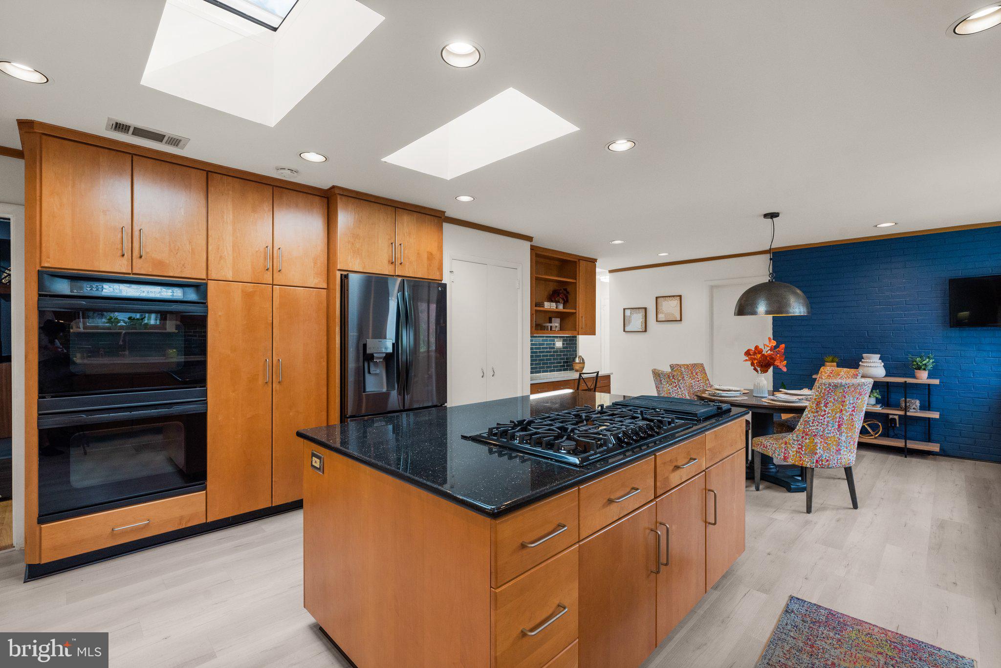 POTOMAC VILLAGE - Residential