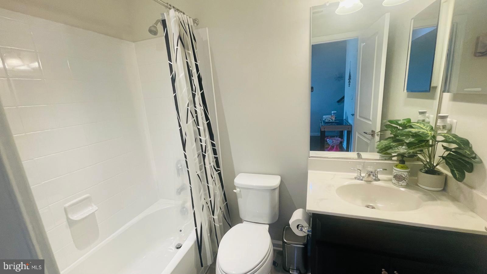 LOUDOUN VALLEY ESTATES 2 - Residential Lease