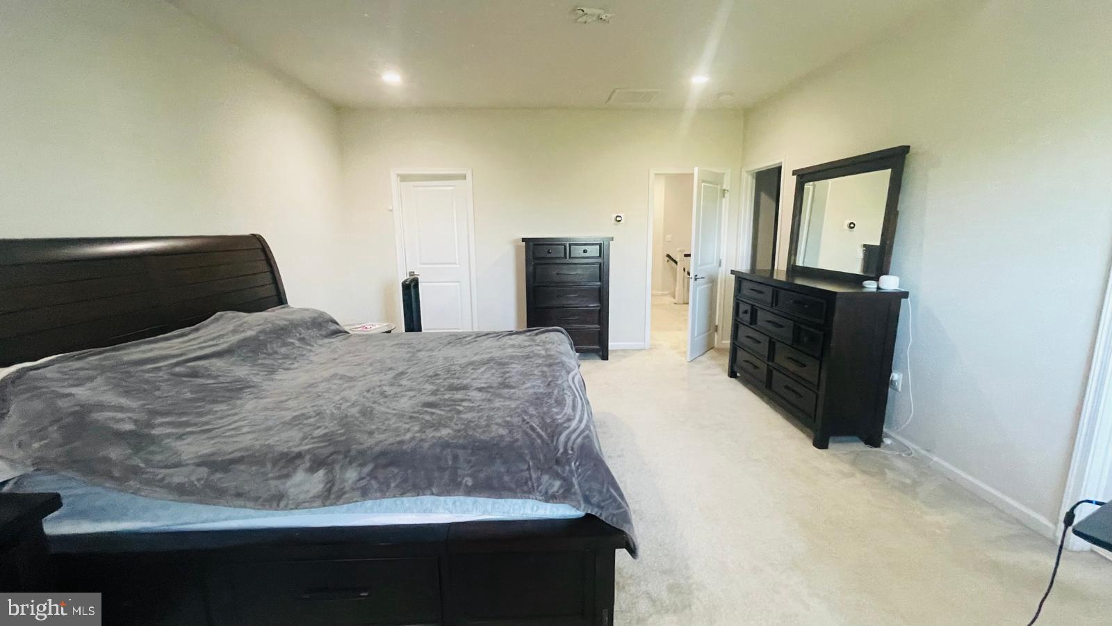 LOUDOUN VALLEY ESTATES 2 - Residential Lease