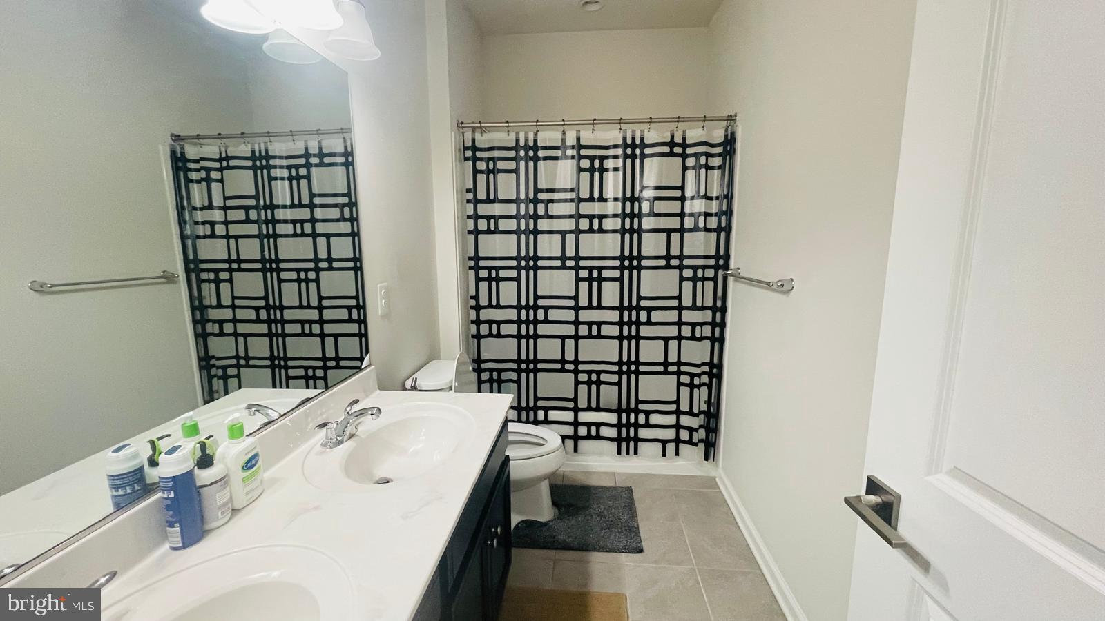 LOUDOUN VALLEY ESTATES 2 - Residential Lease