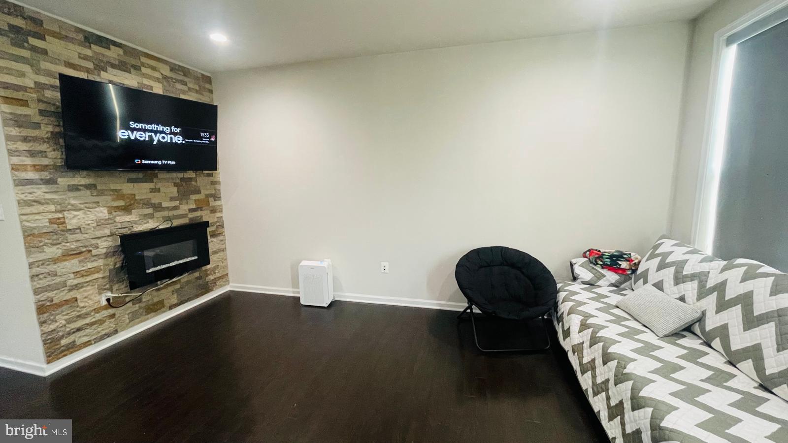 LOUDOUN VALLEY ESTATES 2 - Residential Lease