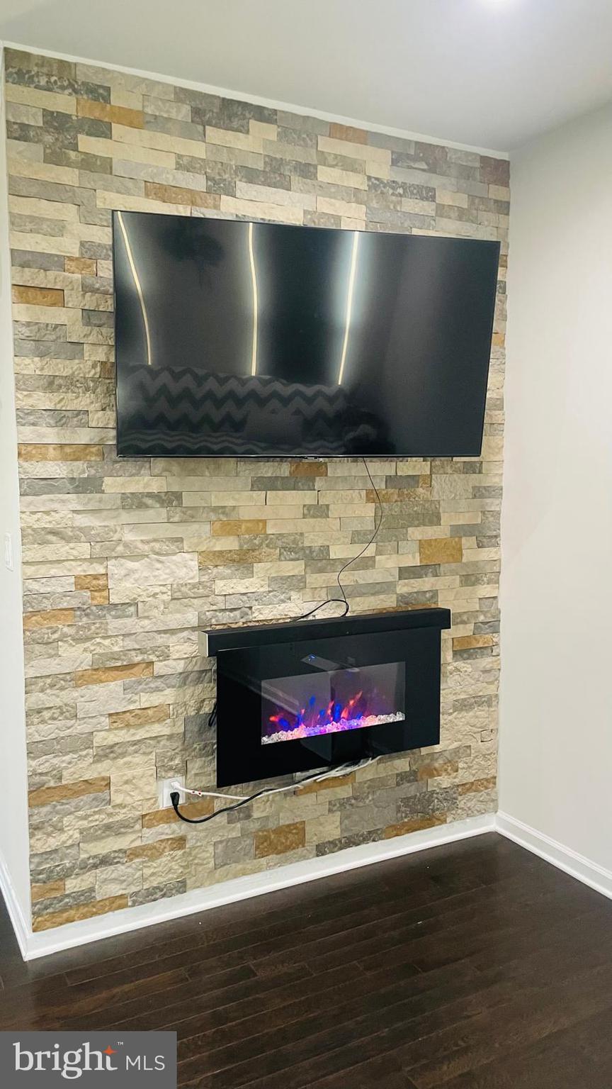 LOUDOUN VALLEY ESTATES 2 - Residential Lease