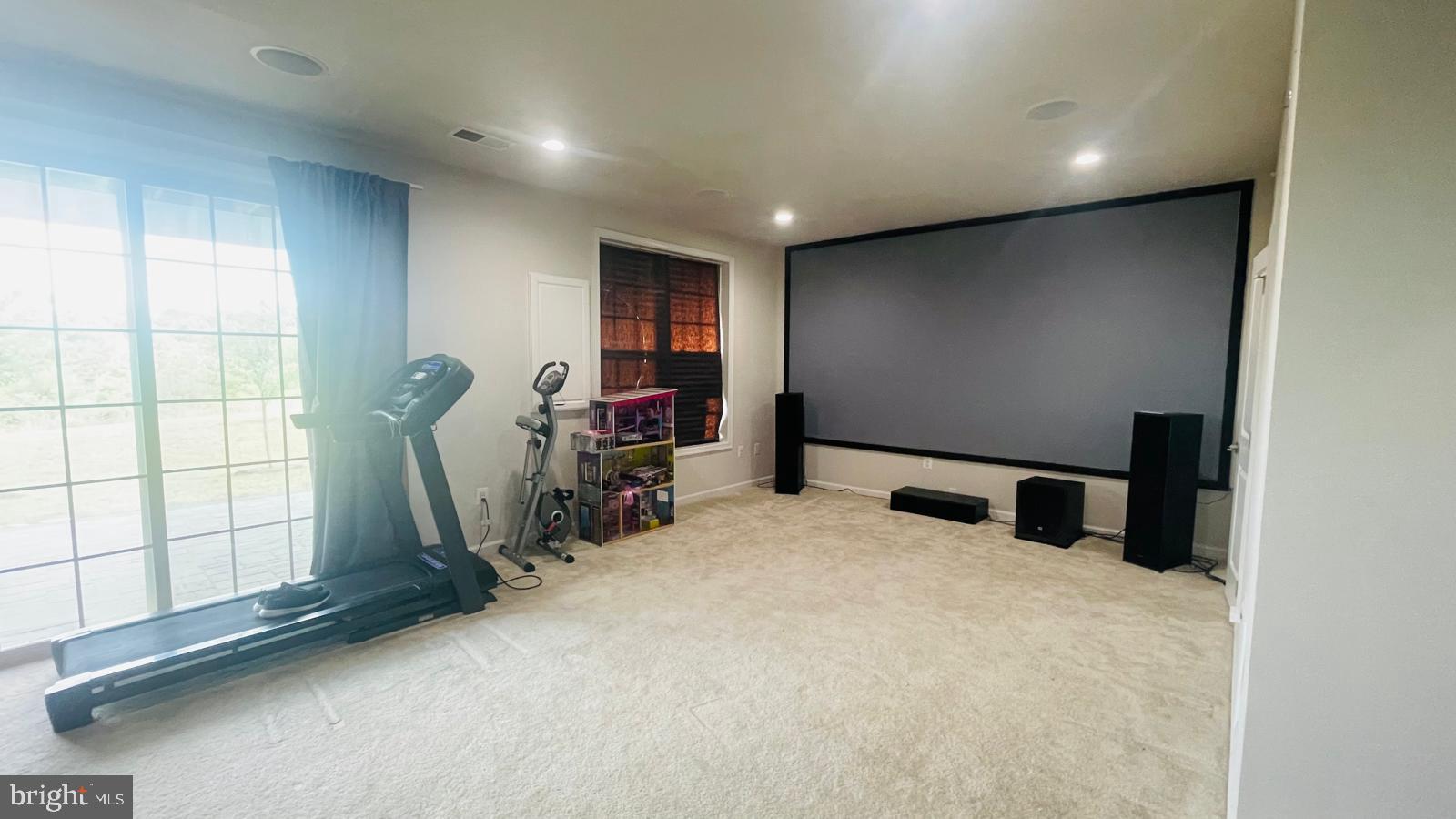 LOUDOUN VALLEY ESTATES 2 - Residential Lease