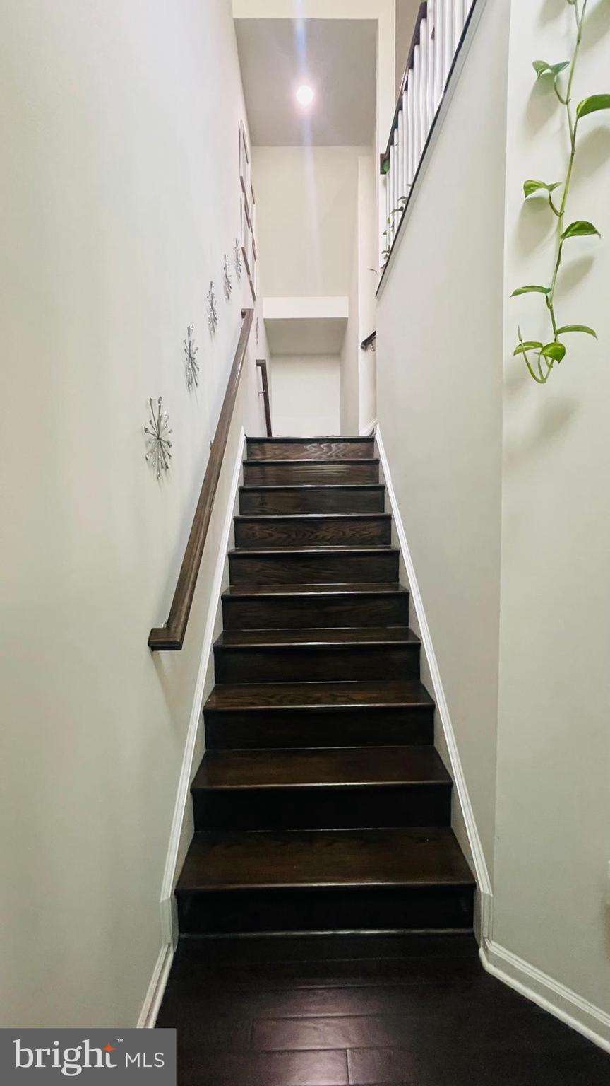 LOUDOUN VALLEY ESTATES 2 - Residential Lease