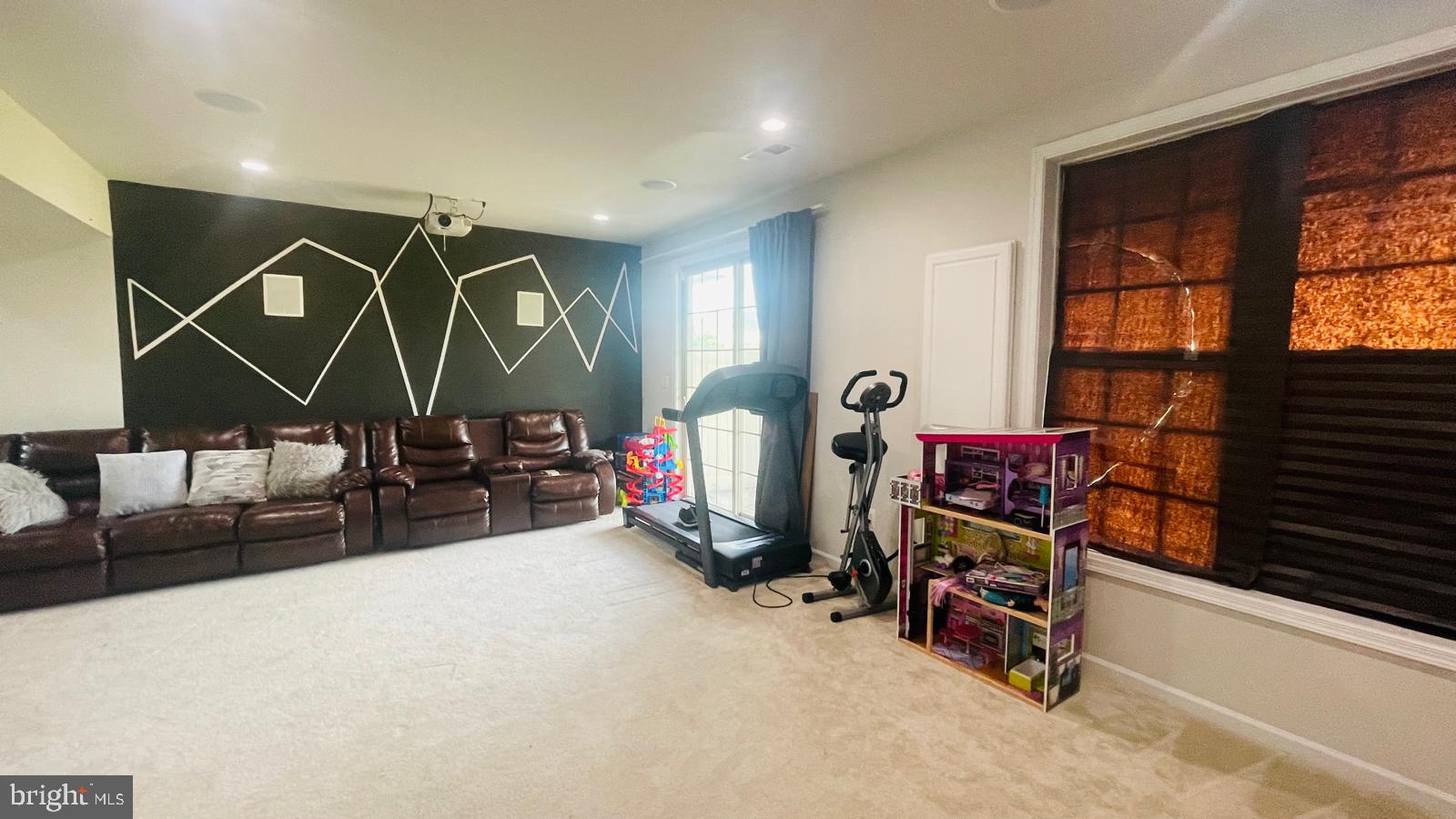 LOUDOUN VALLEY ESTATES 2 - Residential Lease