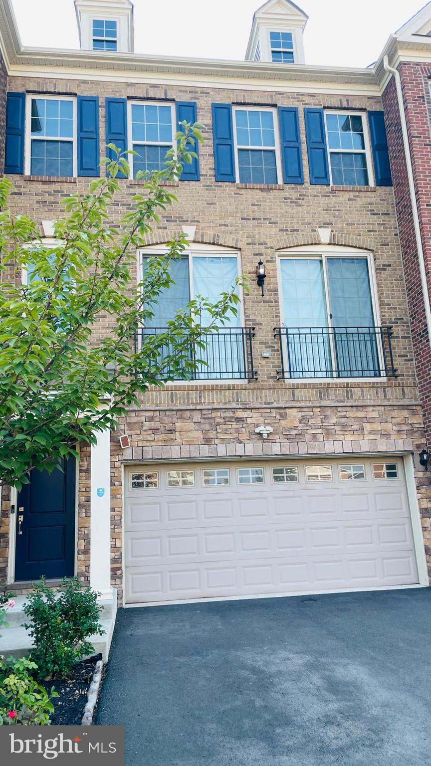 LOUDOUN VALLEY ESTATES 2 - Residential Lease