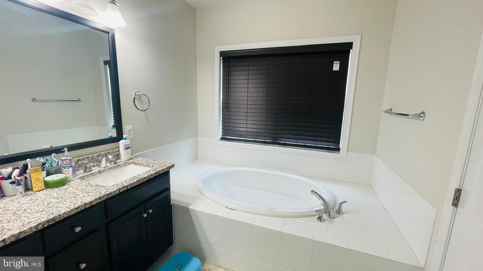 LOUDOUN VALLEY ESTATES 2 - Residential Lease