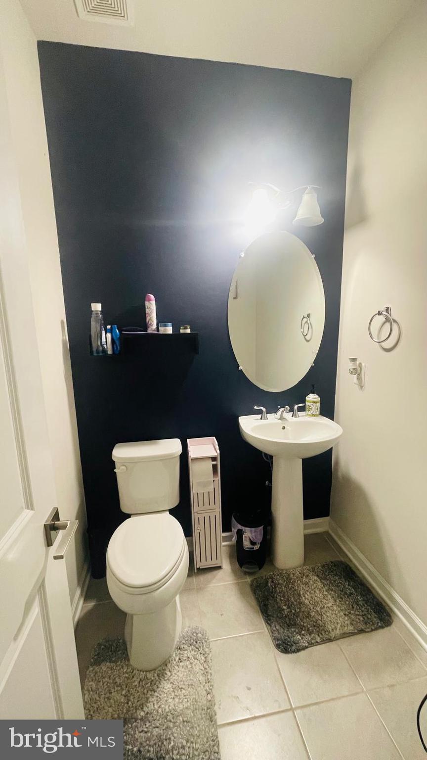 LOUDOUN VALLEY ESTATES 2 - Residential Lease