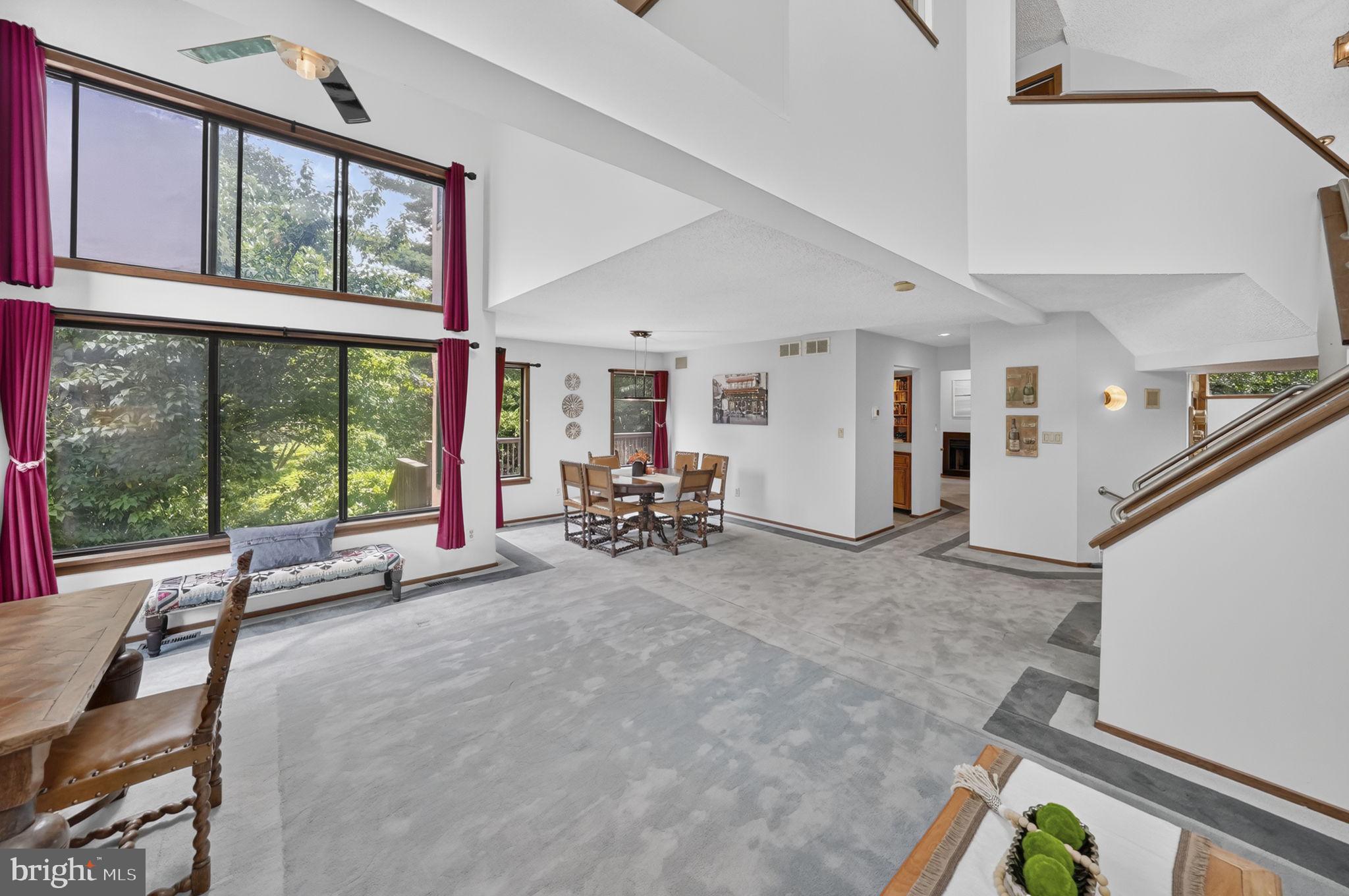 461 SAYRE DRIVE