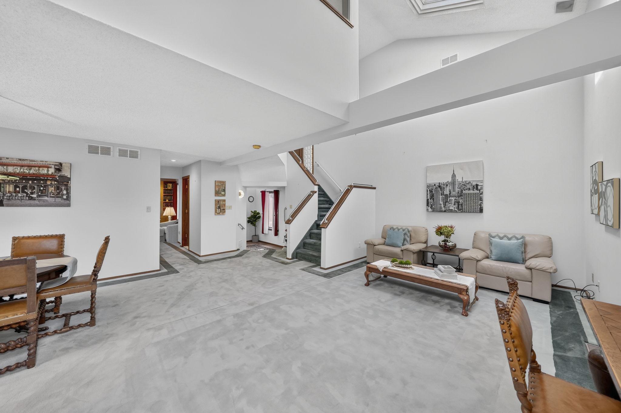461 SAYRE DRIVE
