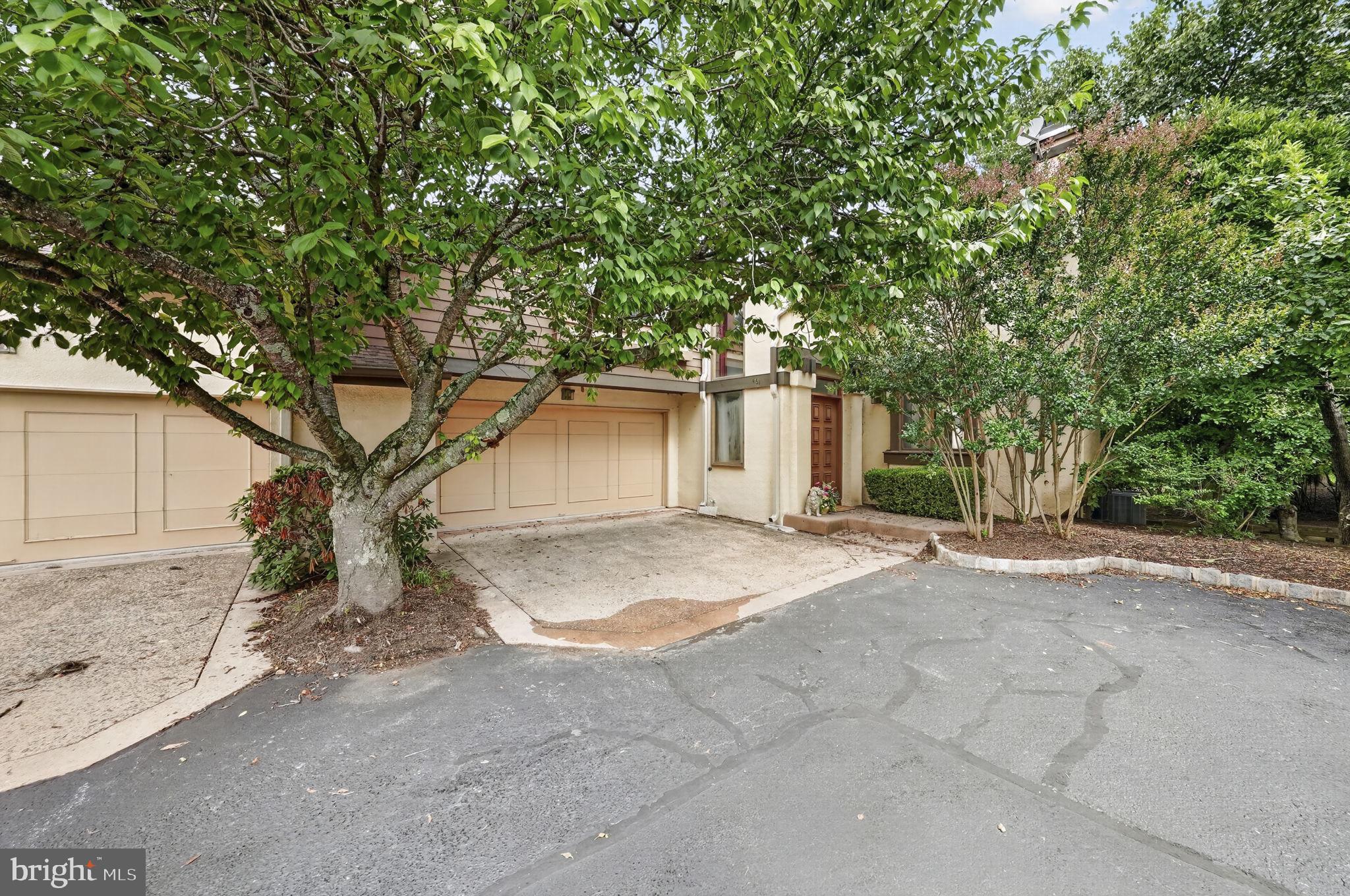 461 SAYRE DRIVE