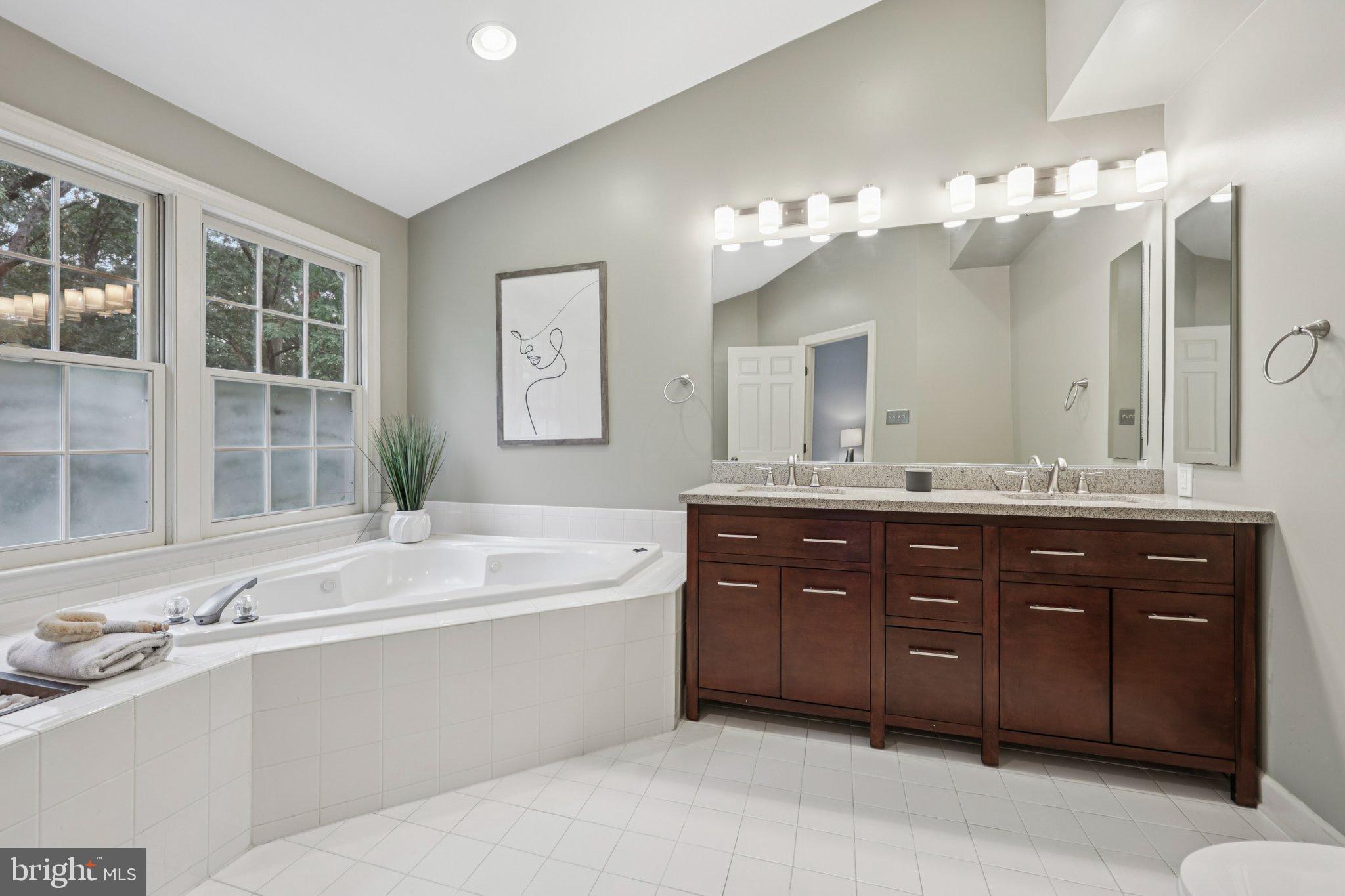 COURTHOUSE WOODS - Residential