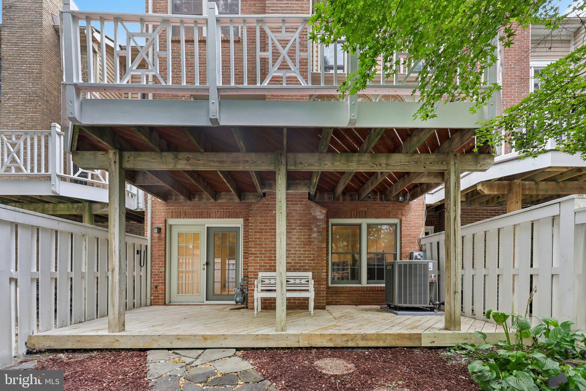 COURTHOUSE WOODS - Residential