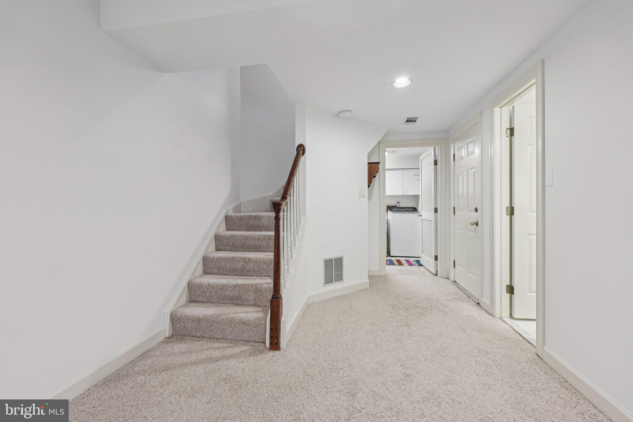 COURTHOUSE WOODS - Residential