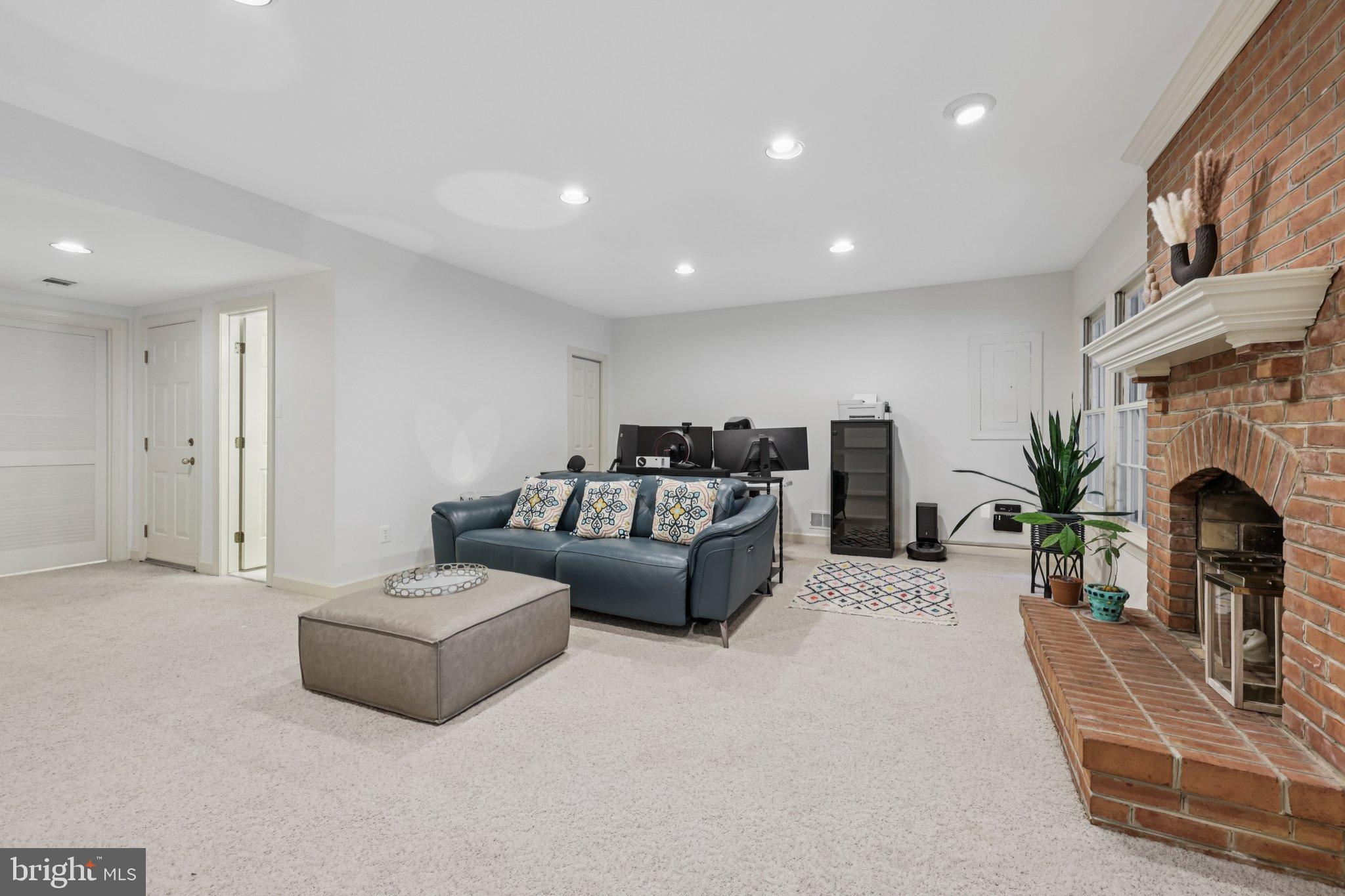 COURTHOUSE WOODS - Residential