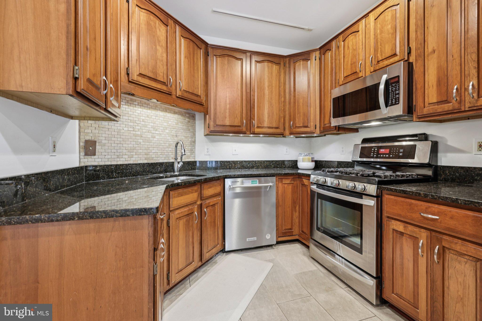 COURTHOUSE WOODS - Residential