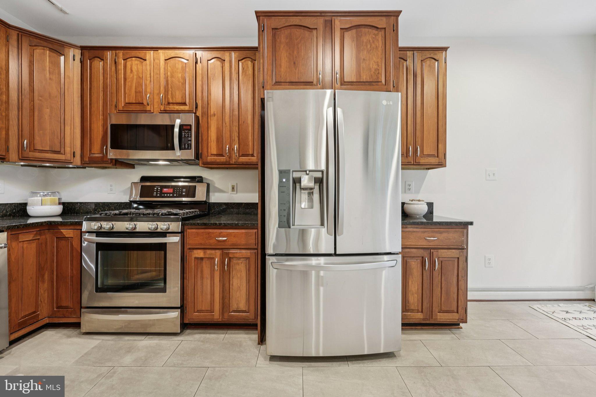 COURTHOUSE WOODS - Residential