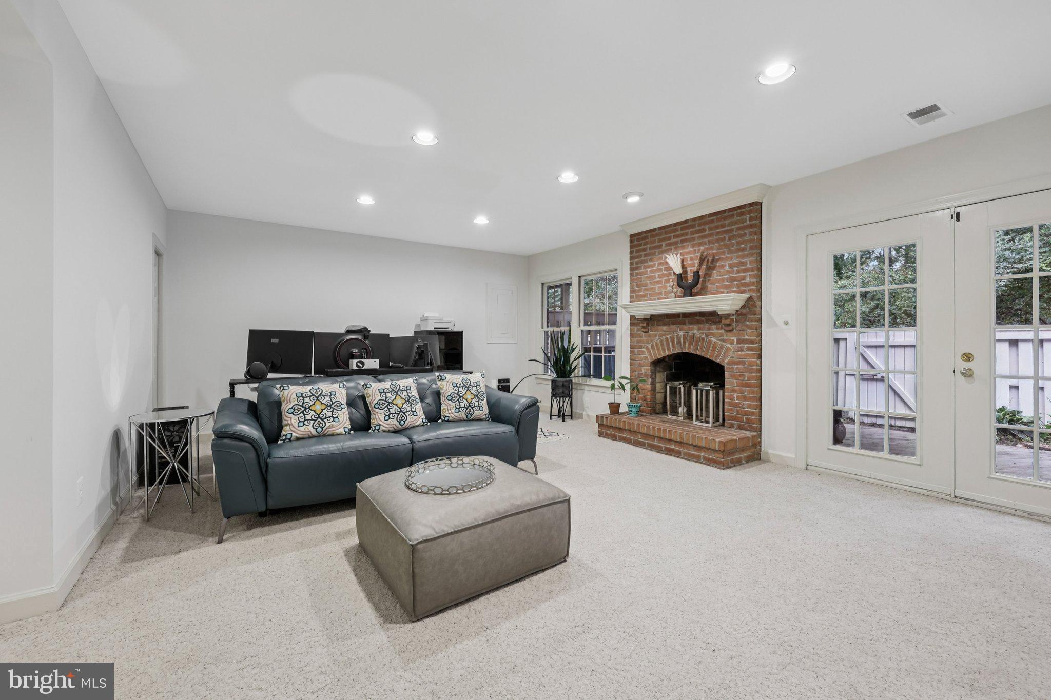 COURTHOUSE WOODS - Residential