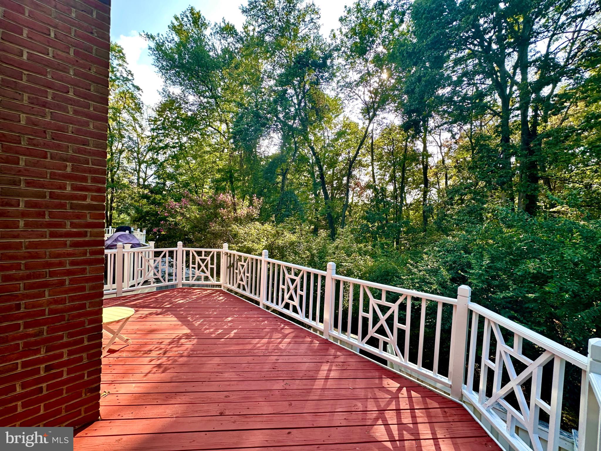 COURTHOUSE WOODS - Residential