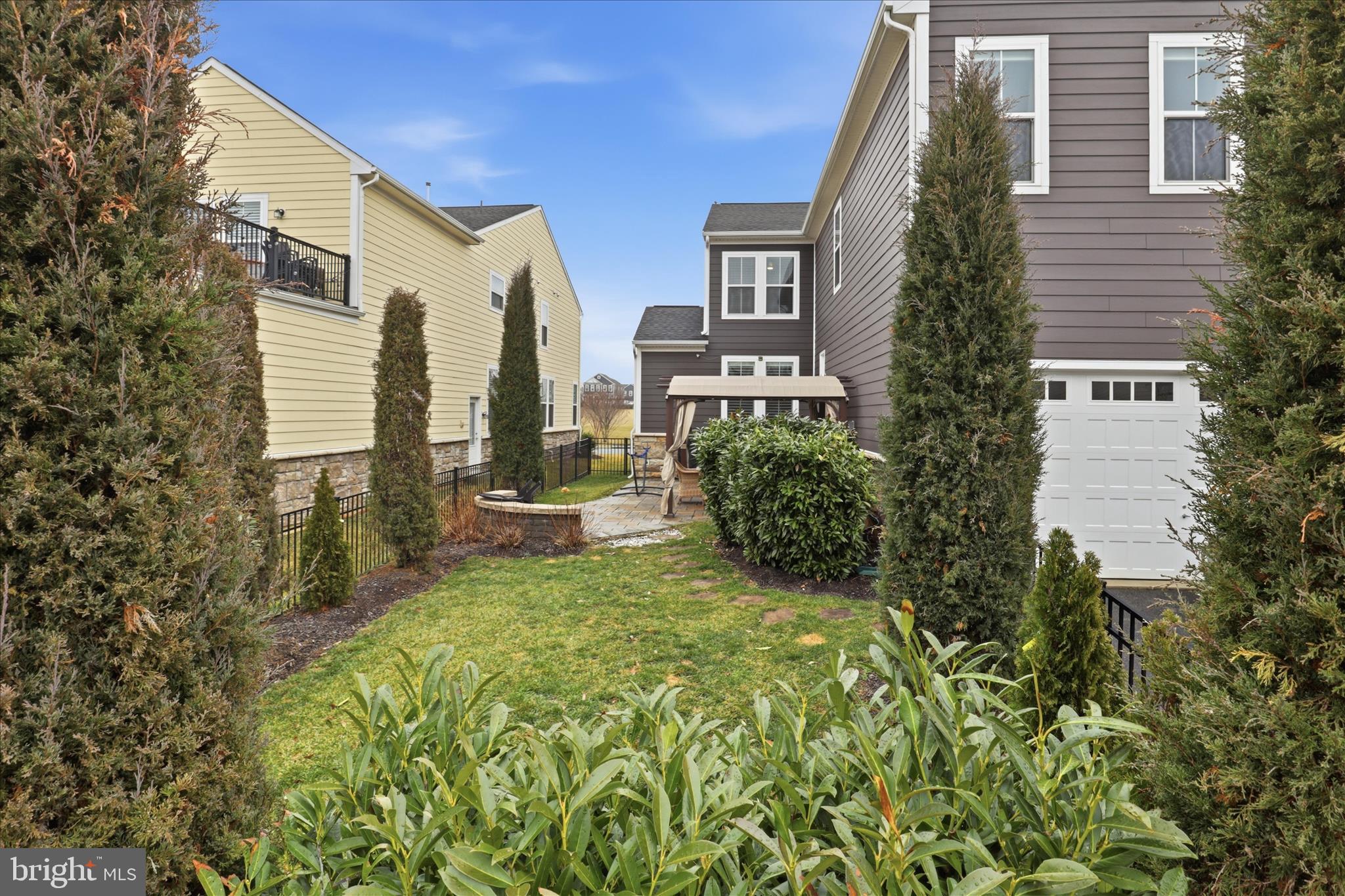MEADOW BROOK FARM - Residential