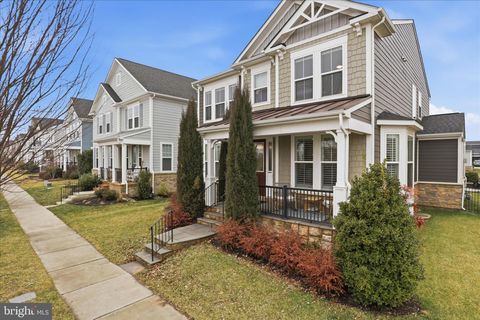 Photo of 1018 Laconian Street SE, LEESBURG, VA 20175 (MLS # VALO2116920)