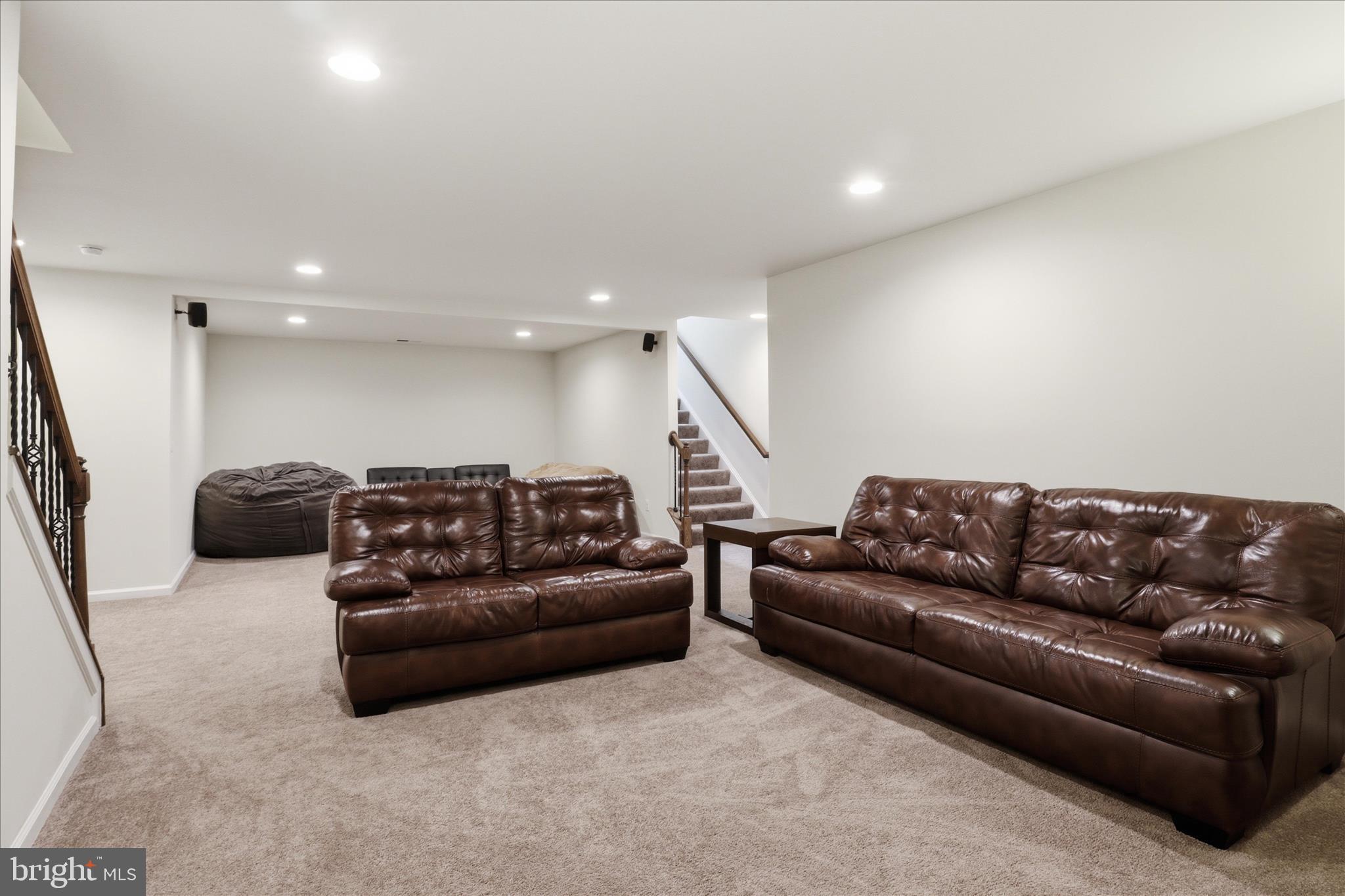 MEADOW BROOK FARM - Residential