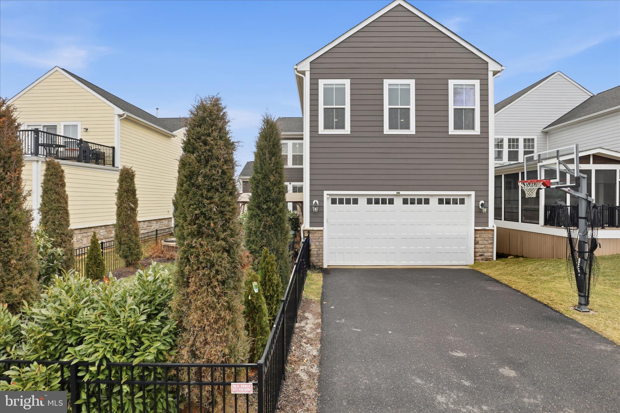 MEADOW BROOK FARM - Residential