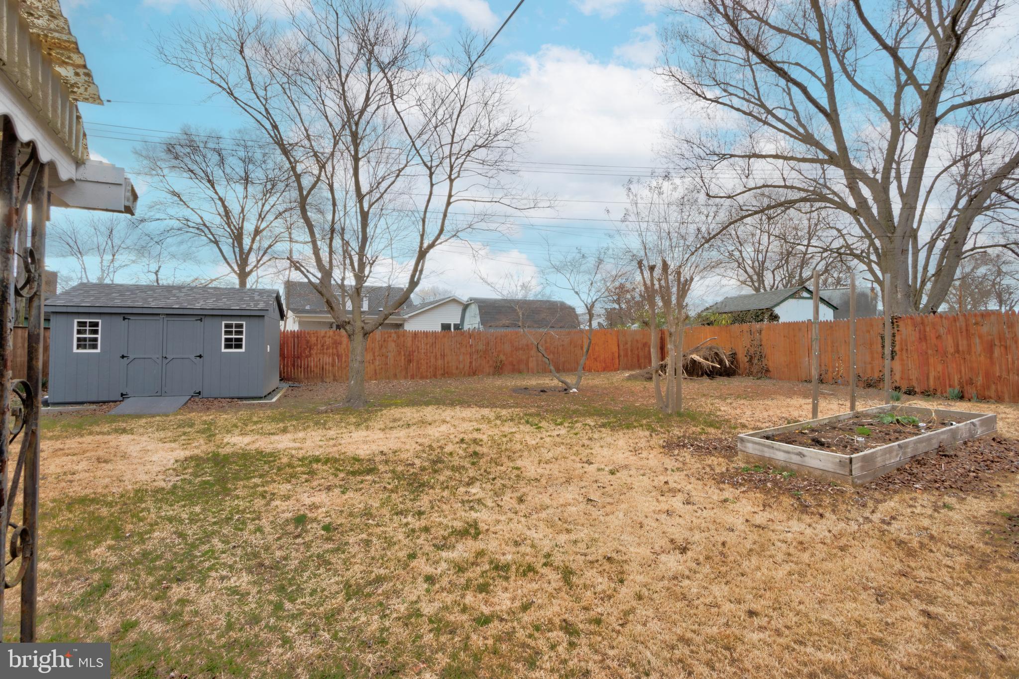 COUNTRY CLUB ESTATES - Residential