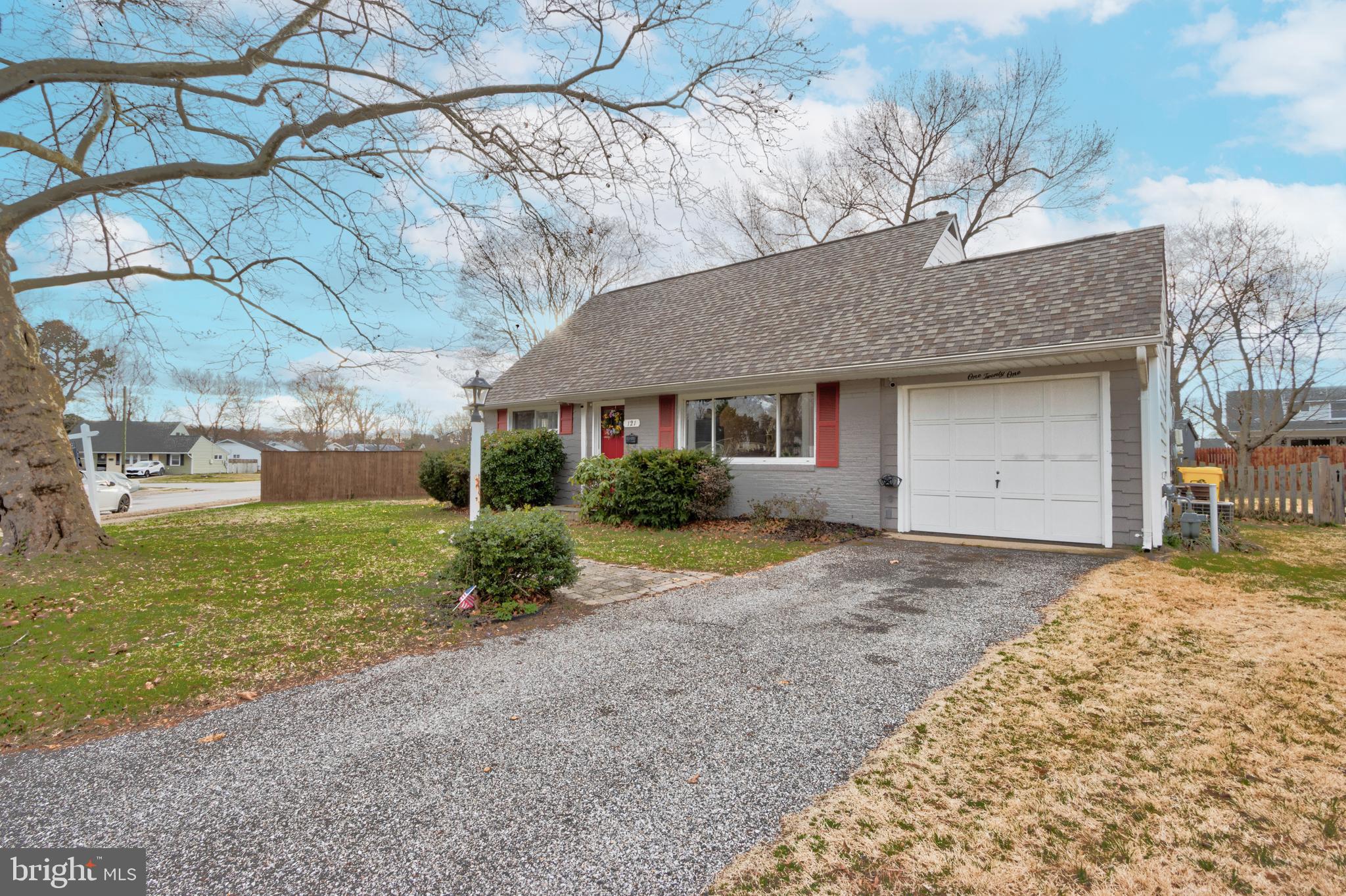 COUNTRY CLUB ESTATES - Residential