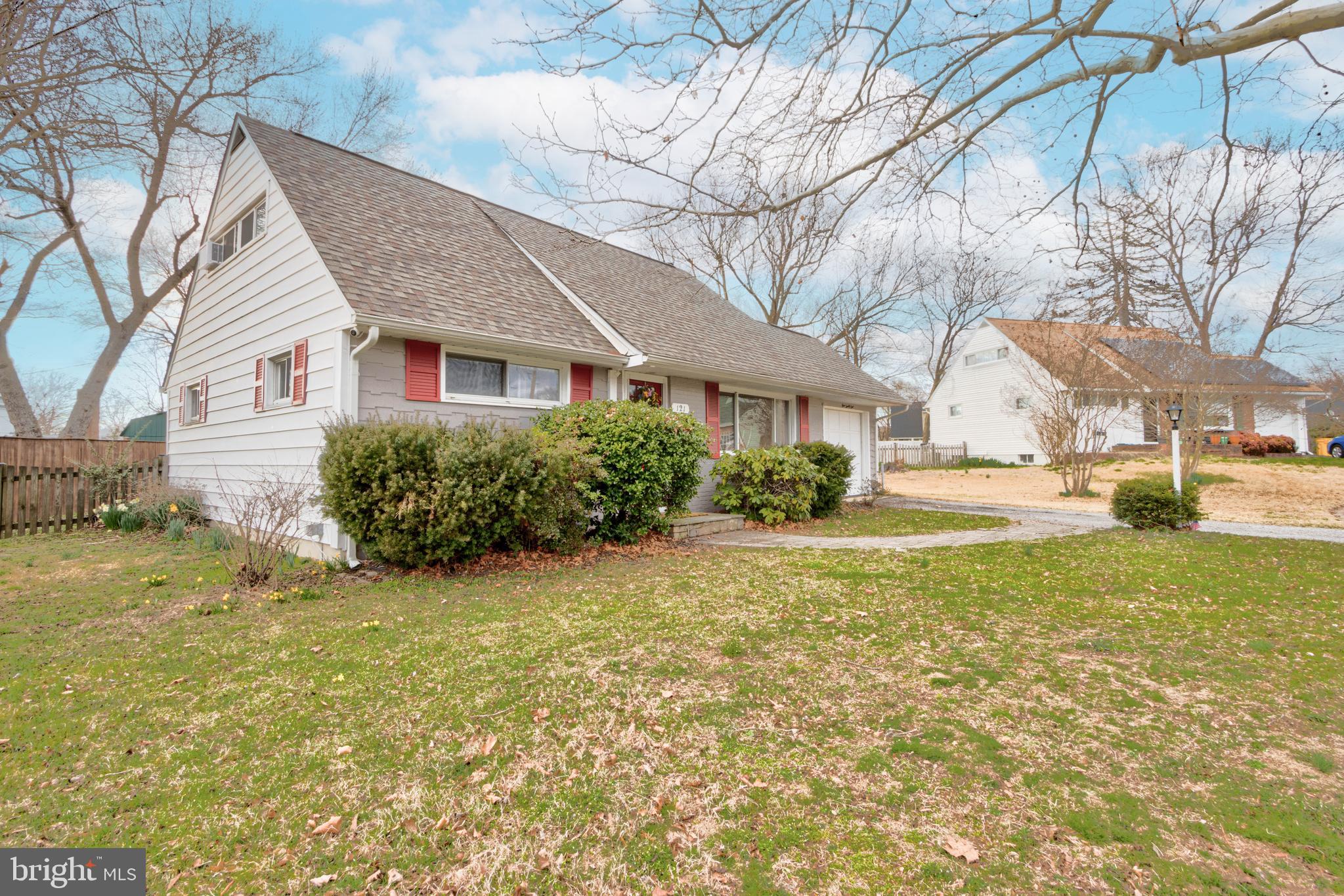 COUNTRY CLUB ESTATES - Residential