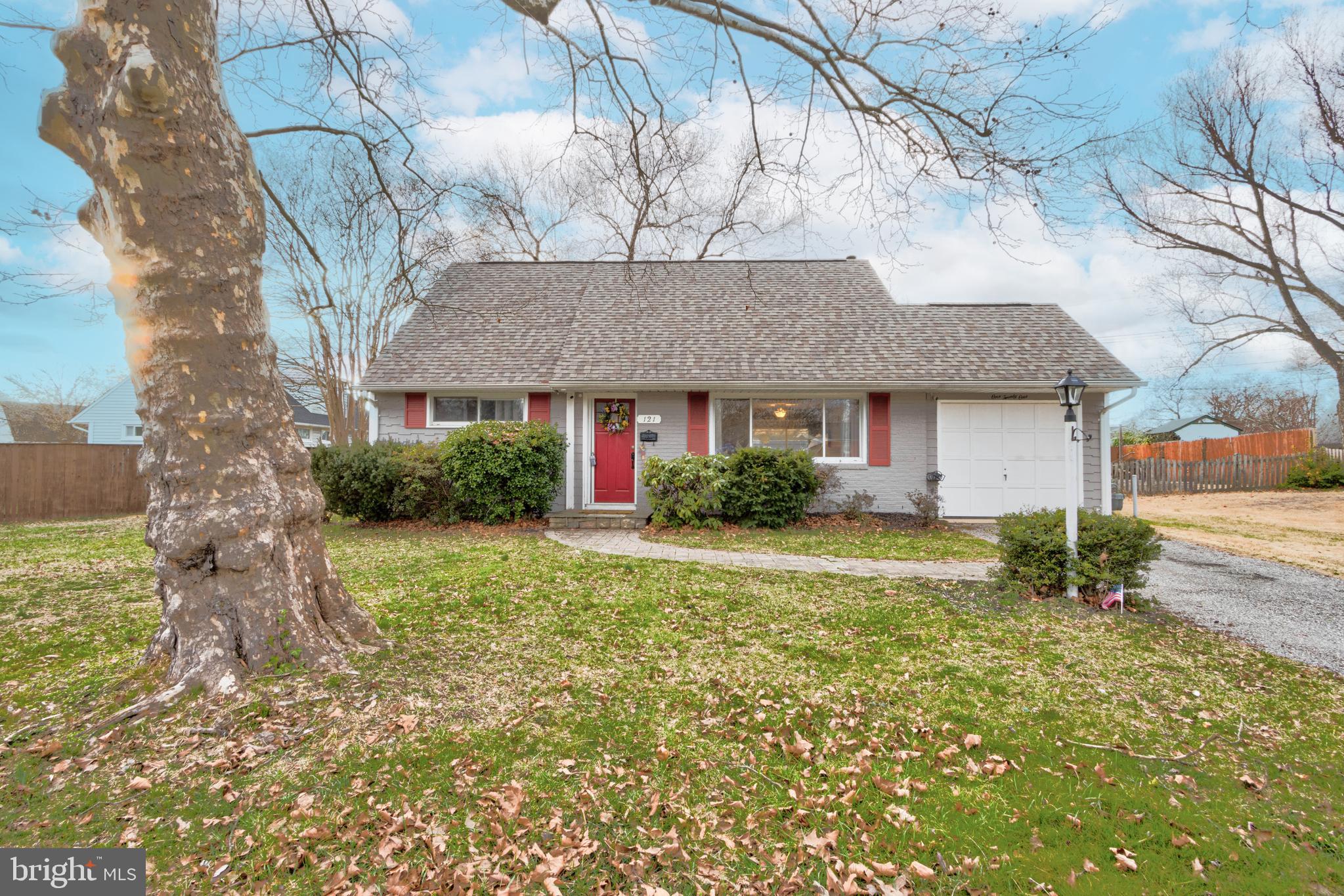 COUNTRY CLUB ESTATES - Residential