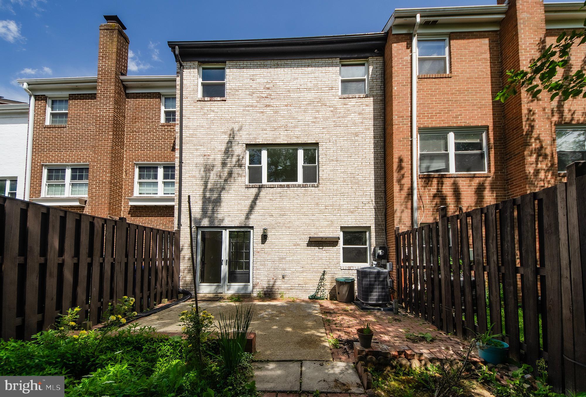 COURTHOUSE SQUARE - Residential