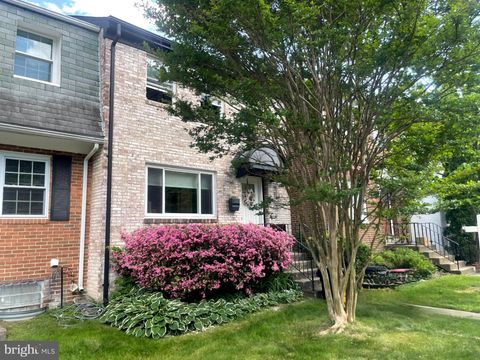 Photo of 10413 Courthouse Drive, FAIRFAX, VA 22030 (MLS # VAFC2008202)